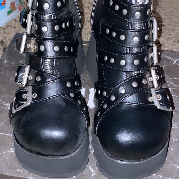 Demonia Scene 30 Boots - Picture 2 of 10